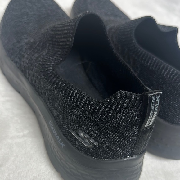 Skechers Black Athletic Slip-On Shoes with Breathable Mesh Air Cooled - Picture 13 of 14